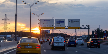 В часы пик автомобили стали ездить по Москве в 1,5 раза быстрее