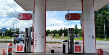 На российских АЗС разрешили продавать бензин и дизель пониженного класса