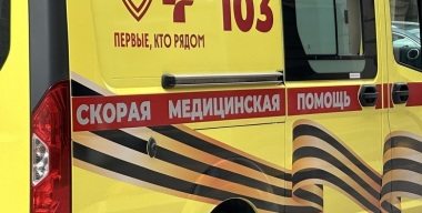 Машина сбила 10-летнего ребенка и перевернулась на крышу, школьник в реанимации