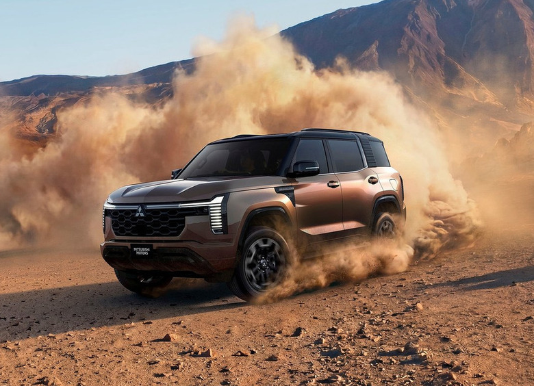 Эксперт Иванов рассказал, когда возрожденный Mitsubishi Pajero приедет в Россию