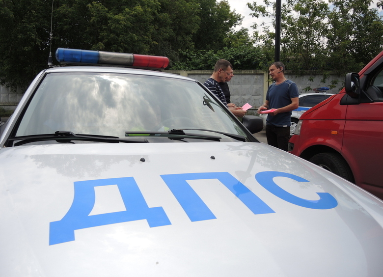 Изображение На МКАД легковушку зажало между двумя фурами