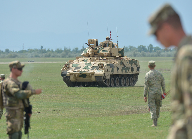 Изображение Покатались — и хватит: американские Bradley М2А2 на Украине некому и нечем чинить