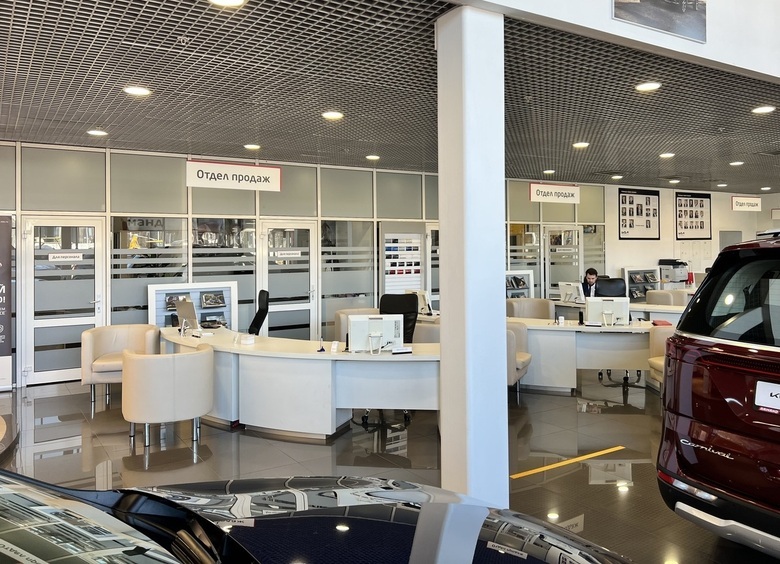 Продажи новых автомобилей в России начали расти