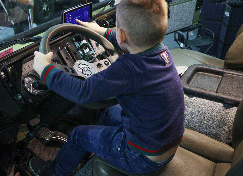 Изображение Трехлетний малыш «угнал» автомобиль родителей и попал в ДТП