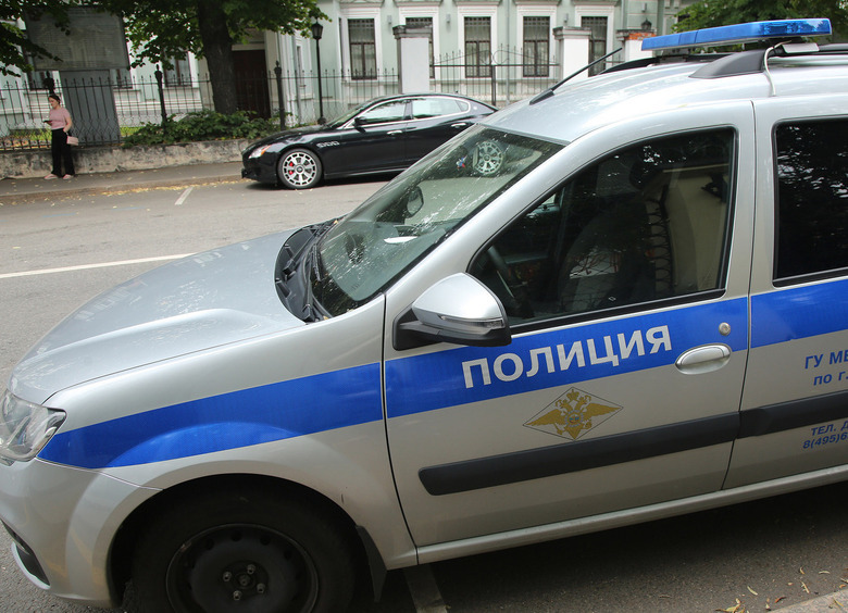 Изображение Женщину с ножом у горла заставили сесть в машину и увезли в другой регион