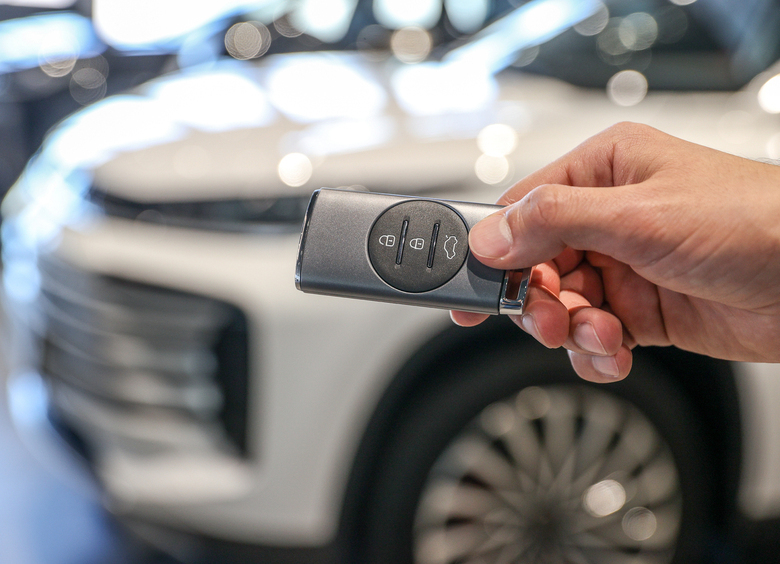 Упрощенный Belgee Х50, электрокар UMO 5 для частников, новый пикап от Changan и неожиданное решение ВС РФ: итоги недели