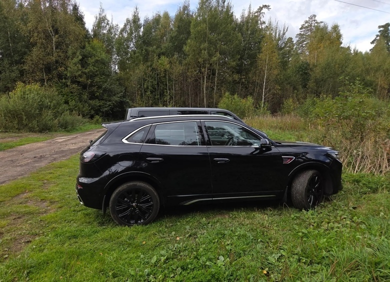 Путешествие дилетанта: заметки автолюбителя, сменившего Audi Q5 на Hongqi HS5