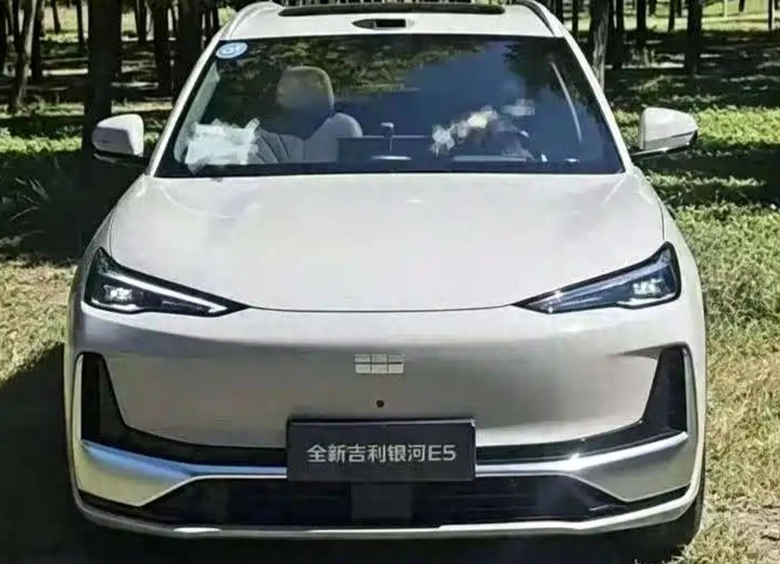 Обновленный Geely EX5 рассекретили до премьеры