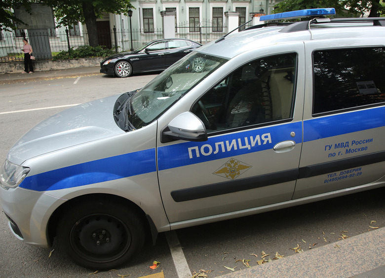 Изображение Безработные парни угнали мотоцикл, пока хозяин пытался его завести