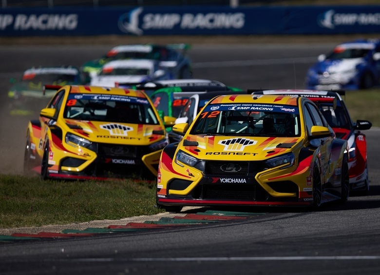 Ага, и маму на подиум: контрастный душ для LADA Sport RONSEFT на гонках в Грозном