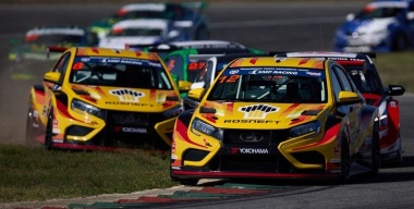 Ага, и маму на подиум: контрастный душ для LADA Sport RONSEFT на гонках в Грозном
