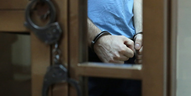 Рецидивист не стал раскрывать истинные мотивы угона автомобиля и грабежа