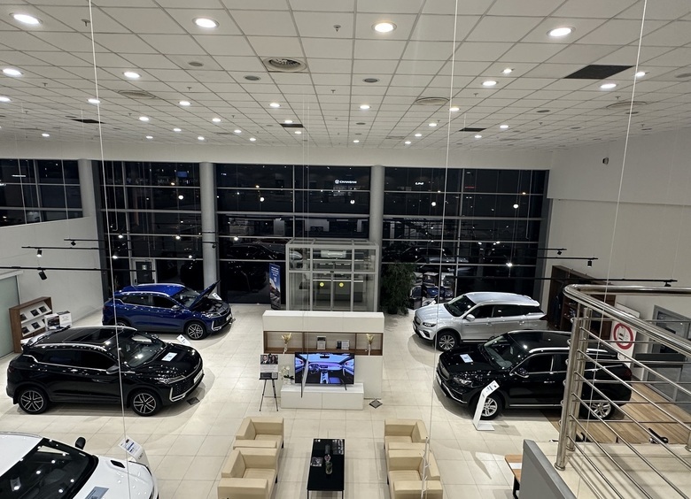 Продажи новых автомобилей в России снова устремились вниз