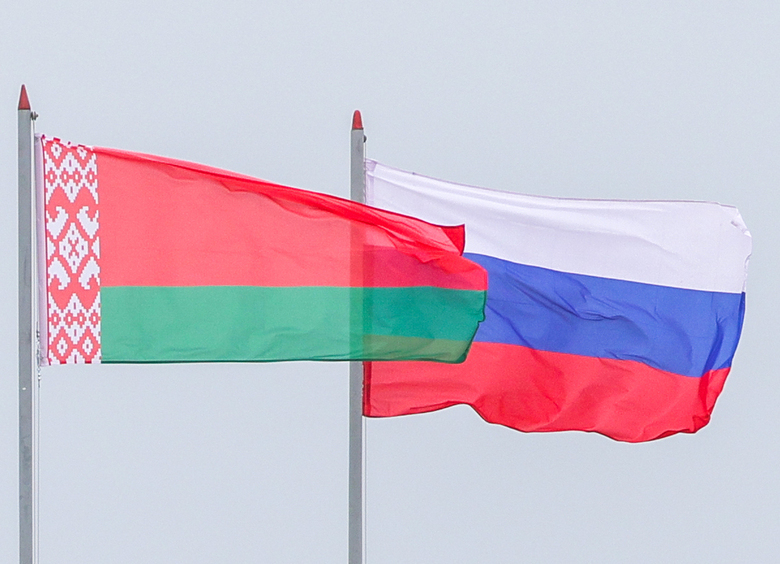 Поставки иномарок в Россию через Беларусь упали почти на 9%