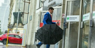 Москвичи стали чаще оставлять машины у метро