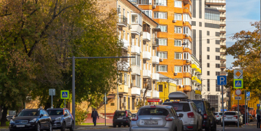Стало известно, сколько многодетных семей Москвы паркуются бесплатно
