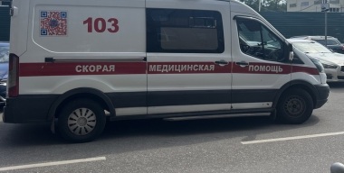 Неадекватный пациент сбежал из машины скорой и погиб под колесами другого авто