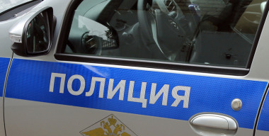 Подросток угнал машину через разлом в стене гаража, но незнакомцы ее сожли