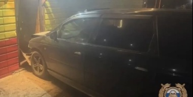 Мужчина с семикратным превышением нормы алкоголя влетел в аптечный пункт