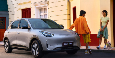 В Geely официально подтвердили, что хетчбэк EX2 приедет в Россию