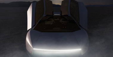 Tesla представила летающий Roadster с реактивными двигателями SpaceX