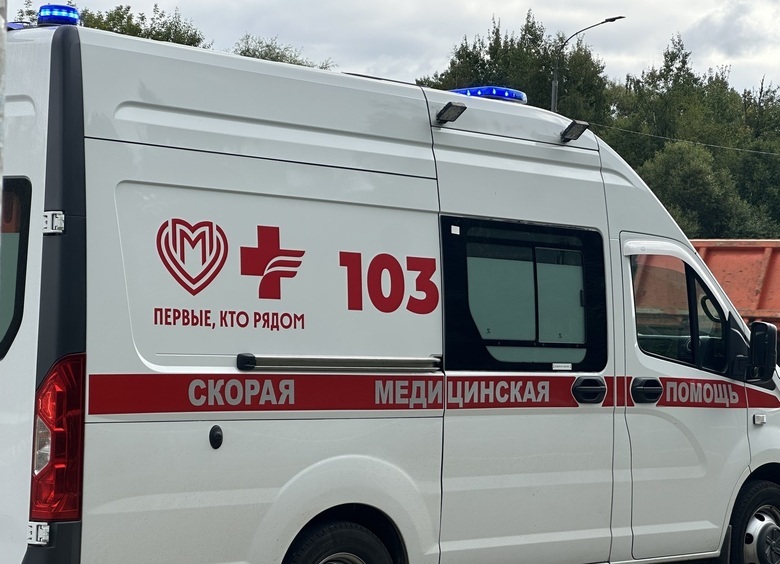 Изображение Скорая с маячком и спецсигналом сбила 15-летнего велосипедиста на «зебре»