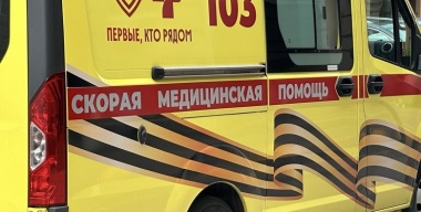 Водитель сбил на машине старика на костылях и уехал с места аварии