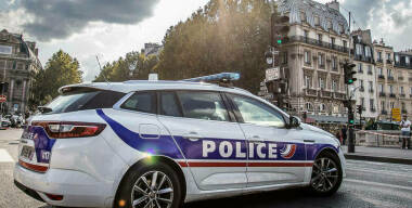 12-летний мальчик разбил Mercedes-Benz VLE о стену на Парижском автосалоне