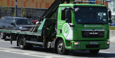 Российские власти отказались отменять плату за эвакуацию автомобилей