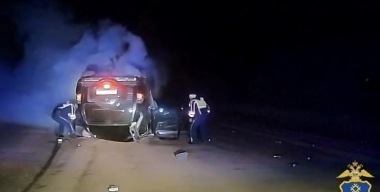 Пьяный «бесправник» с простреленным колесом перевернул внедорожник на крышу